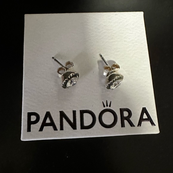 Pandora round sparkle stud - Picture 1 of 3